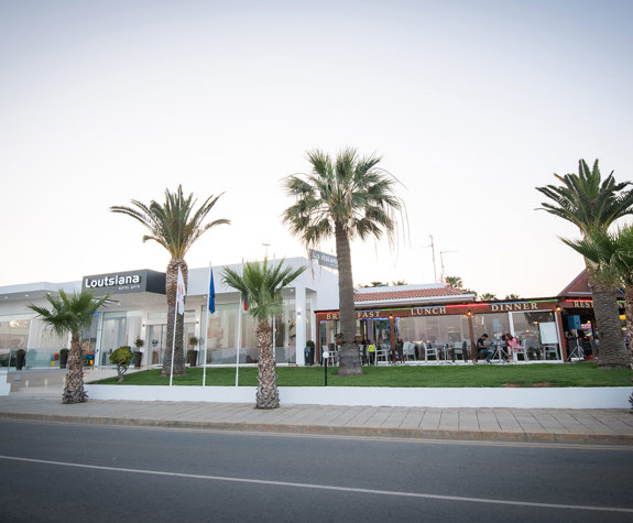 Loutsiana Hotel front view