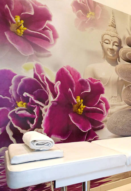 Loutsiana Hotel spa massage bed and decorations